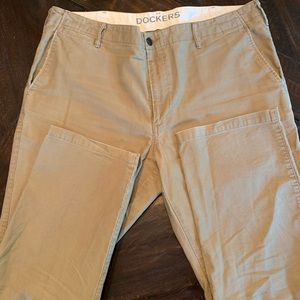 Dockers Relaxed Khakis 40x32